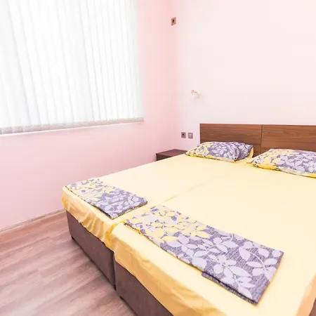 за гости боряна * ブルガス